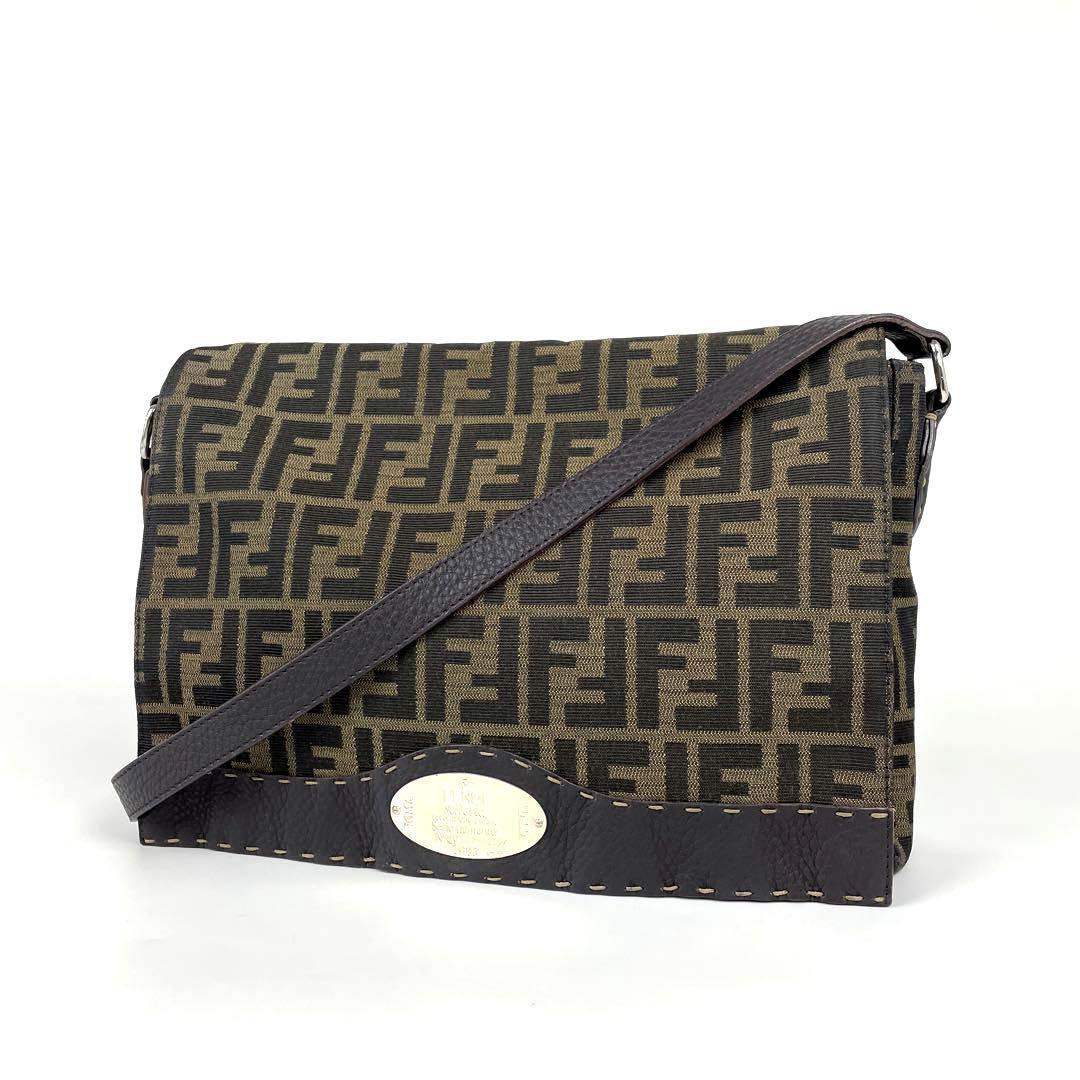美品■FENDI フェンディ Selleria セレリア ズッカ柄 ショルダーバッグ マンマバケット FF ジャガード キャンバス レザー プレート 8BT116