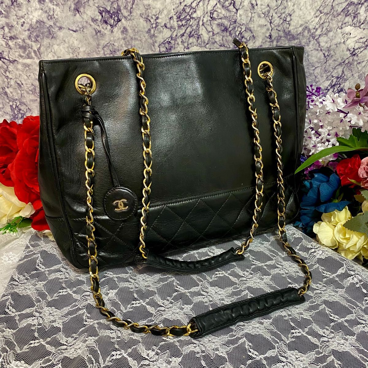 シャネル CHANELマトラッセ ココチャーム付きチェーントートバッグ 黒 ラムスキン