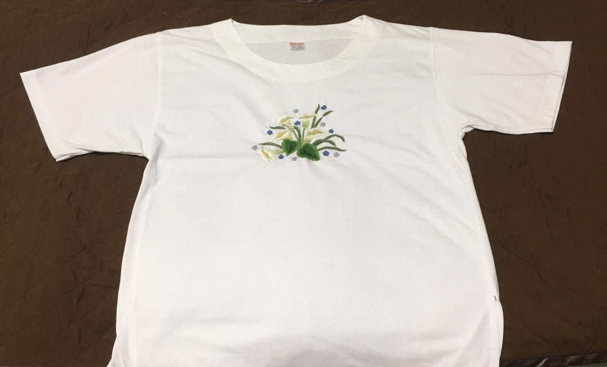 白Tシャツ 刺繍入り　M〜L サイズ　