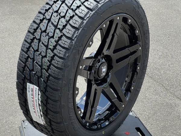 ハイラックス FJクルーザー pcd139.7 pcd135 Black Mamba 22x9.5j 22インチマッドタイヤホイール 国産 NITTO TERRA GRAPPLER G2 285/45R22_画像2