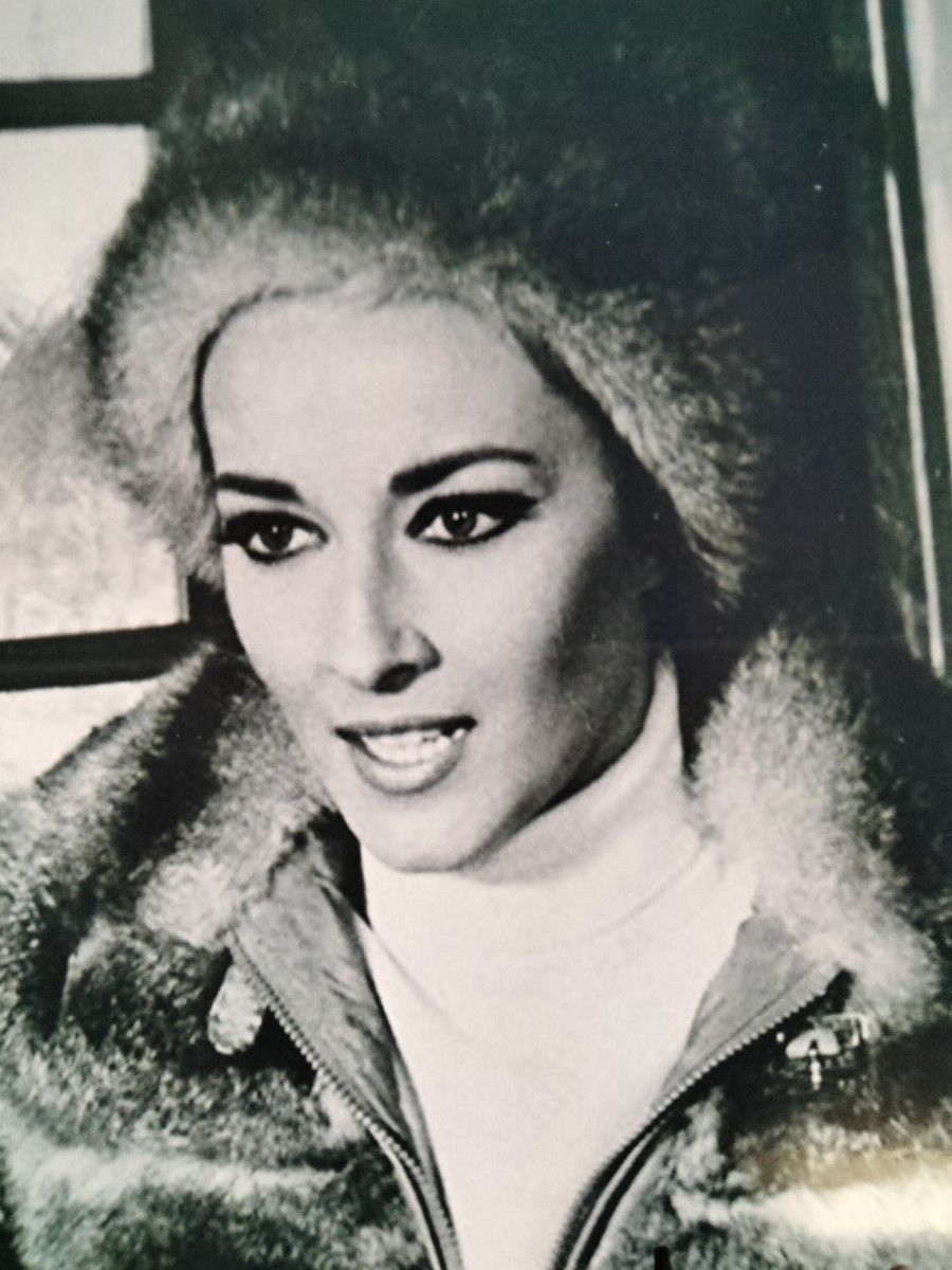 憧れの ダニエラ・ビアンキ直筆サイン入り超大型写真…Daniela Bianchi