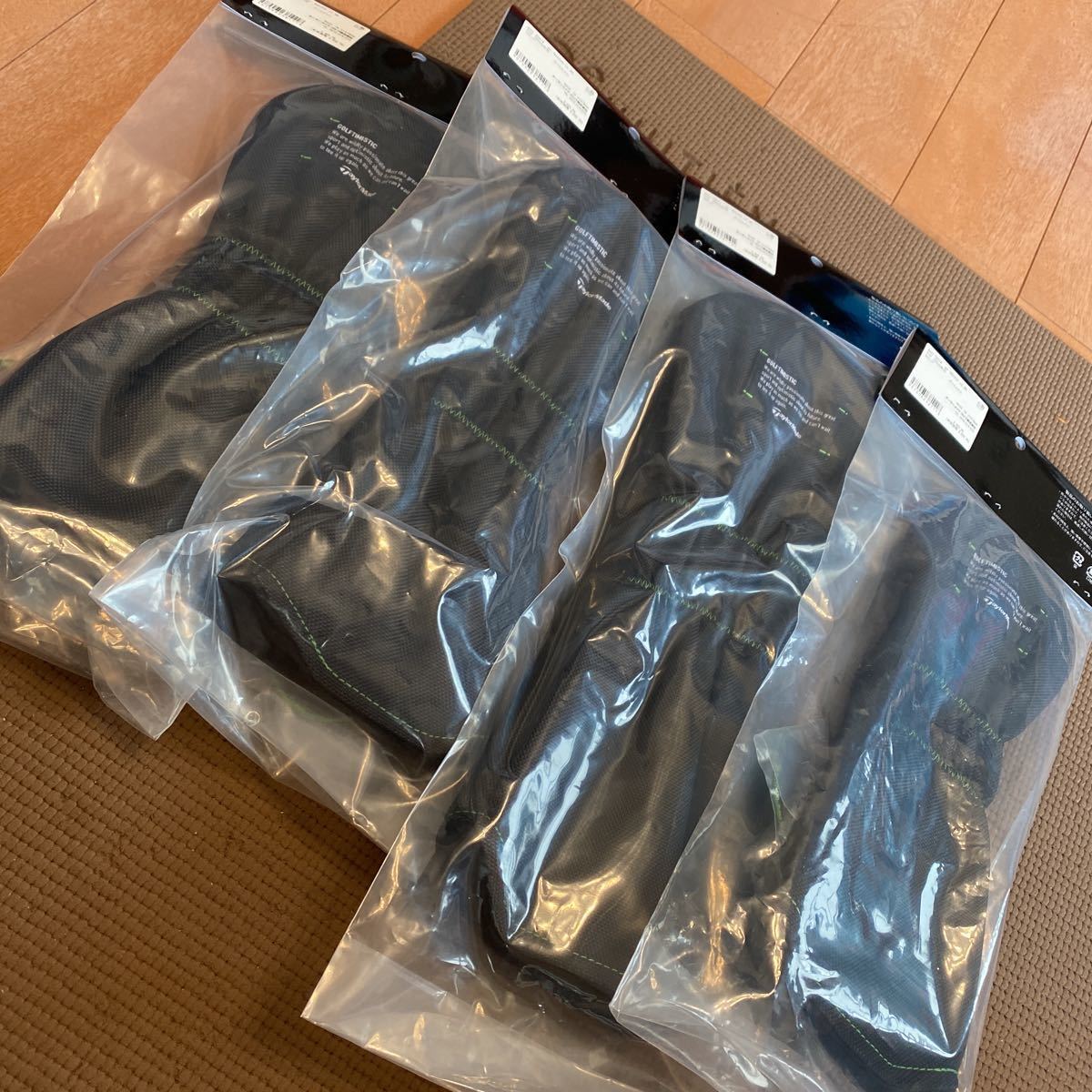 一番の 新品4点セット テーラーメイド 1W*1 FW*3 ヘッドカバー