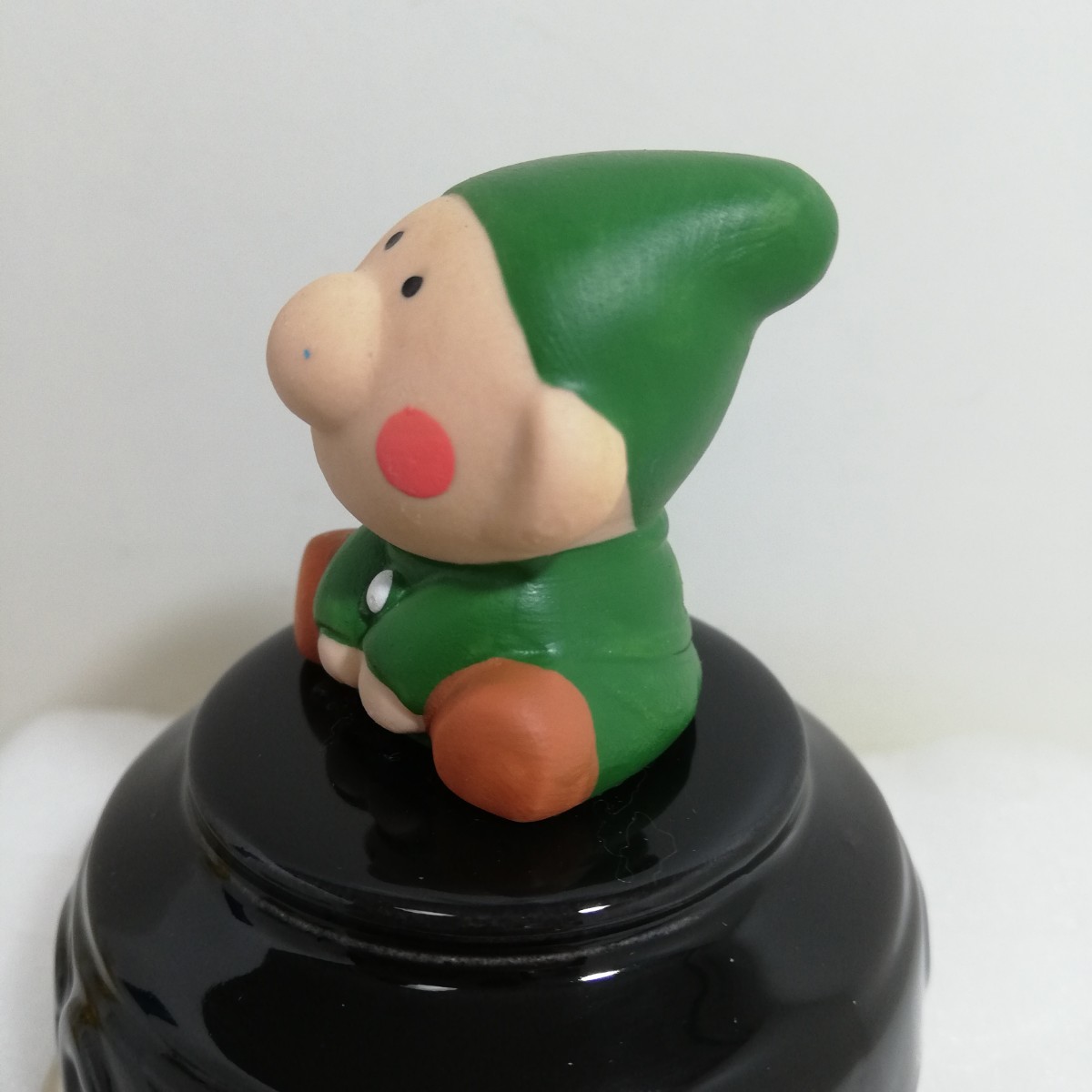 平成初期 Vintage GLORY FAMILY グローリー 回転オルゴール 陶器製 緑の小人 高さ7cm 曲目『いとしのエリー』 動作品 日本製 フィギュリン_画像3