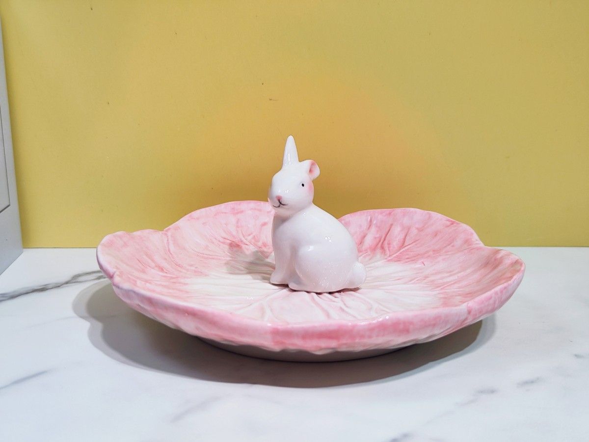 うさぎさん usagi 兎 皿 食器 プレート 陶器 浮彫 動物 立体 おしゃれ 希少 ピンク色 耐熱 食器洗浄機 電子レンジOK