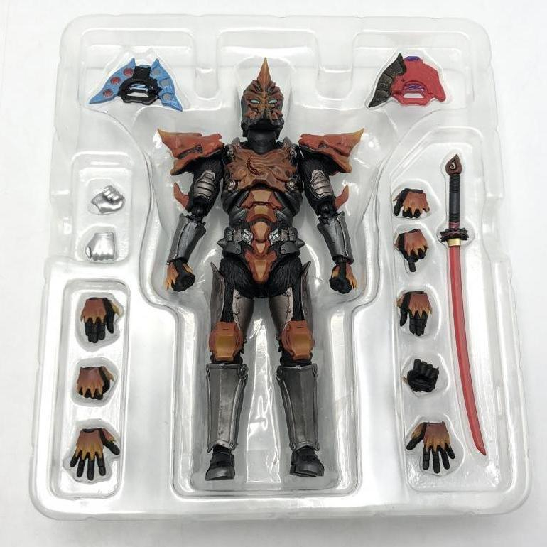 優れた品質 当時物 バッジ27個 ピンバッジ 円谷◇ウルトラマン ◇小学館 その他