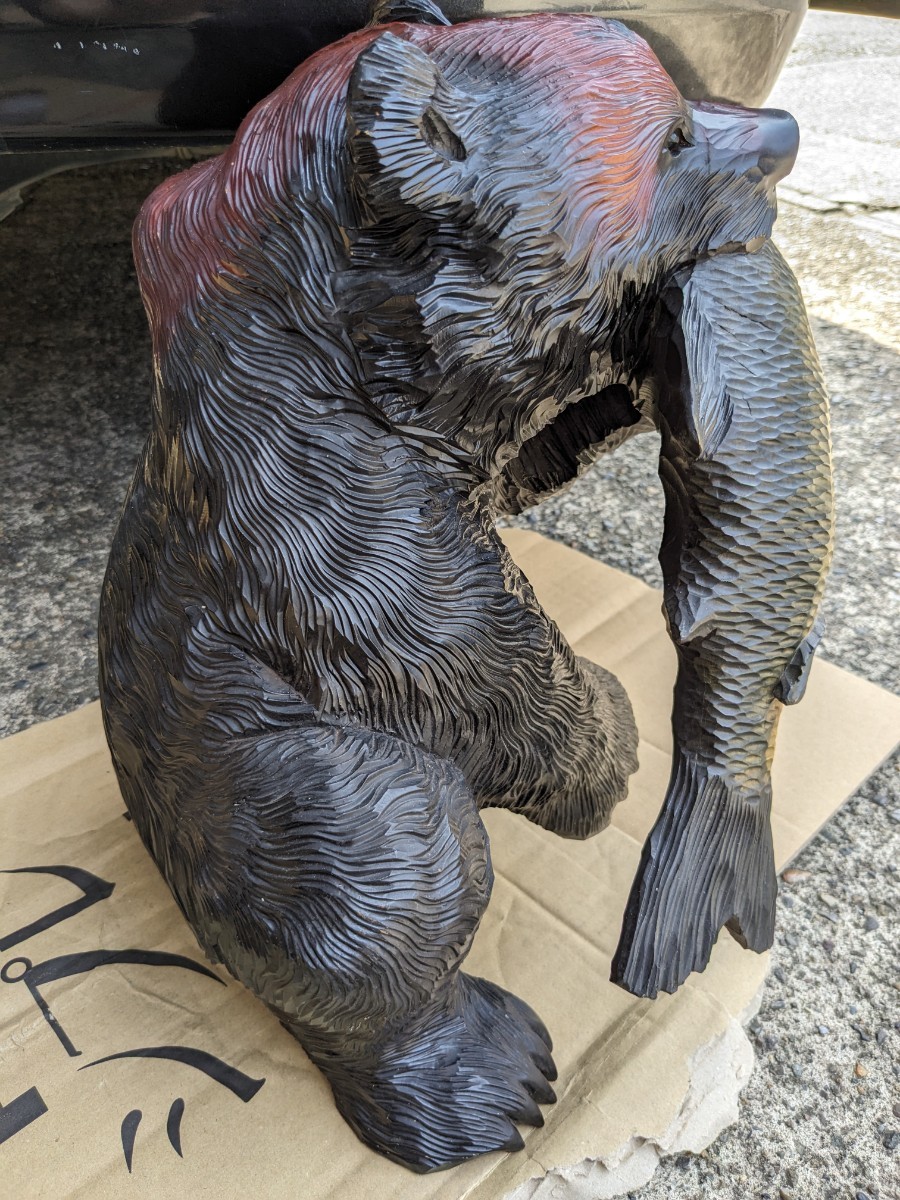 木彫りの熊 昭和レトロ 置物　鮭　　高さ約40センチ　　古い_画像3