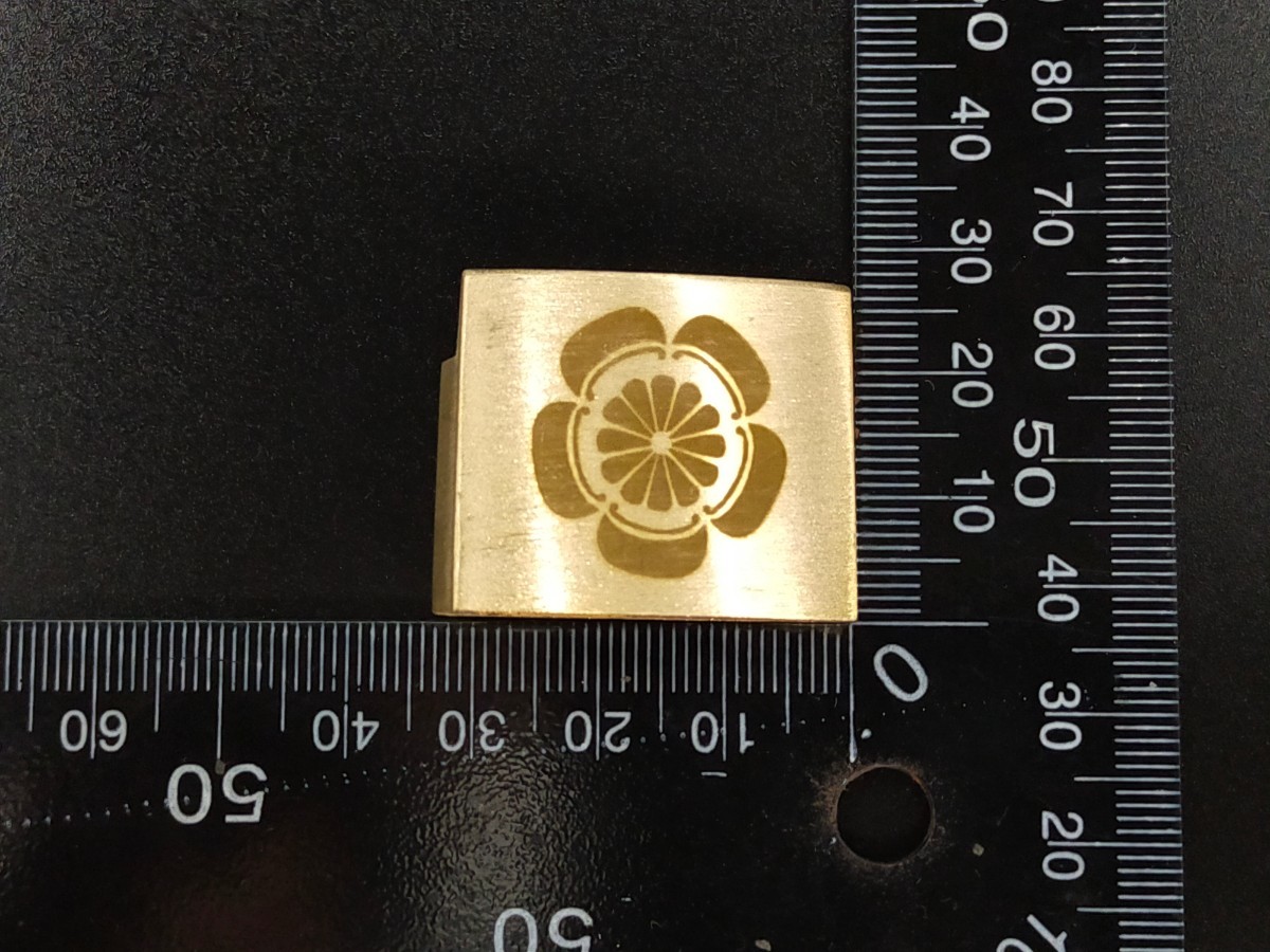 B13 はばき銅製彫刻五瓜に菊紋図家紋金工ハバキ日本刀装具商品细节