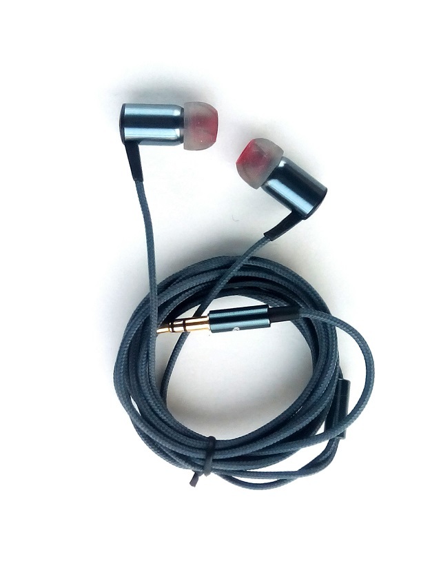 7140円 中古美品 平面駆動型oBravoオーブラボーのイヤホン 7140円 中古美品 平面駆動型oBravoオーブラボーのイヤホン
