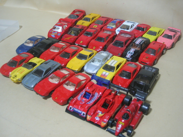 1/18 Hotwheels Ferrari のミニカー17台 & マッチボックス他15台 合計