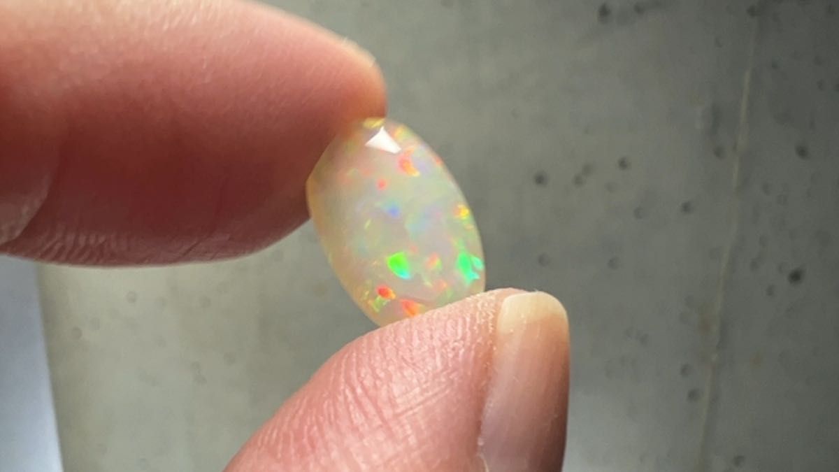 オパール ルース 3.01ct (エチオピア産)