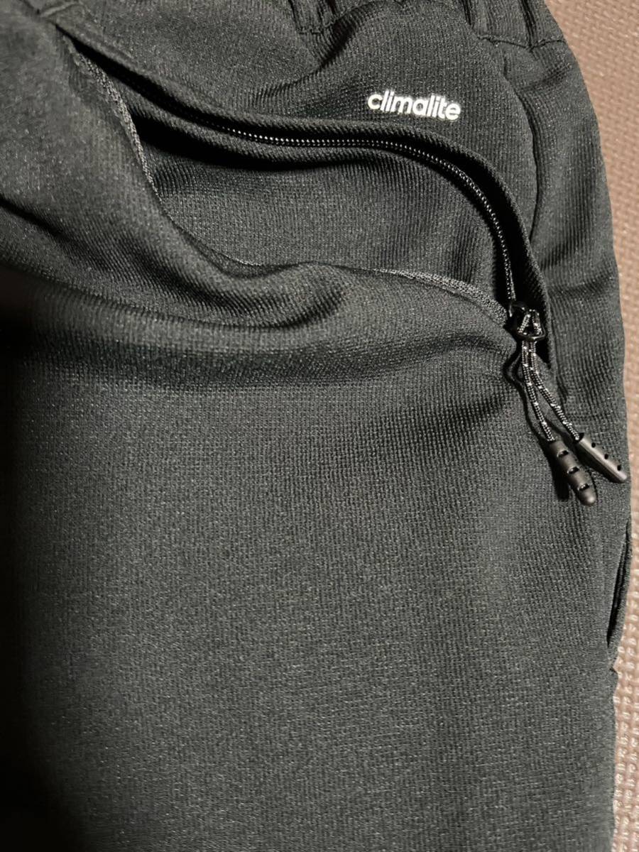 美品adidas黒、ロゴ黒、後ろポケットファスナー、ストレッチハーフパンツ　サイズO_画像6
