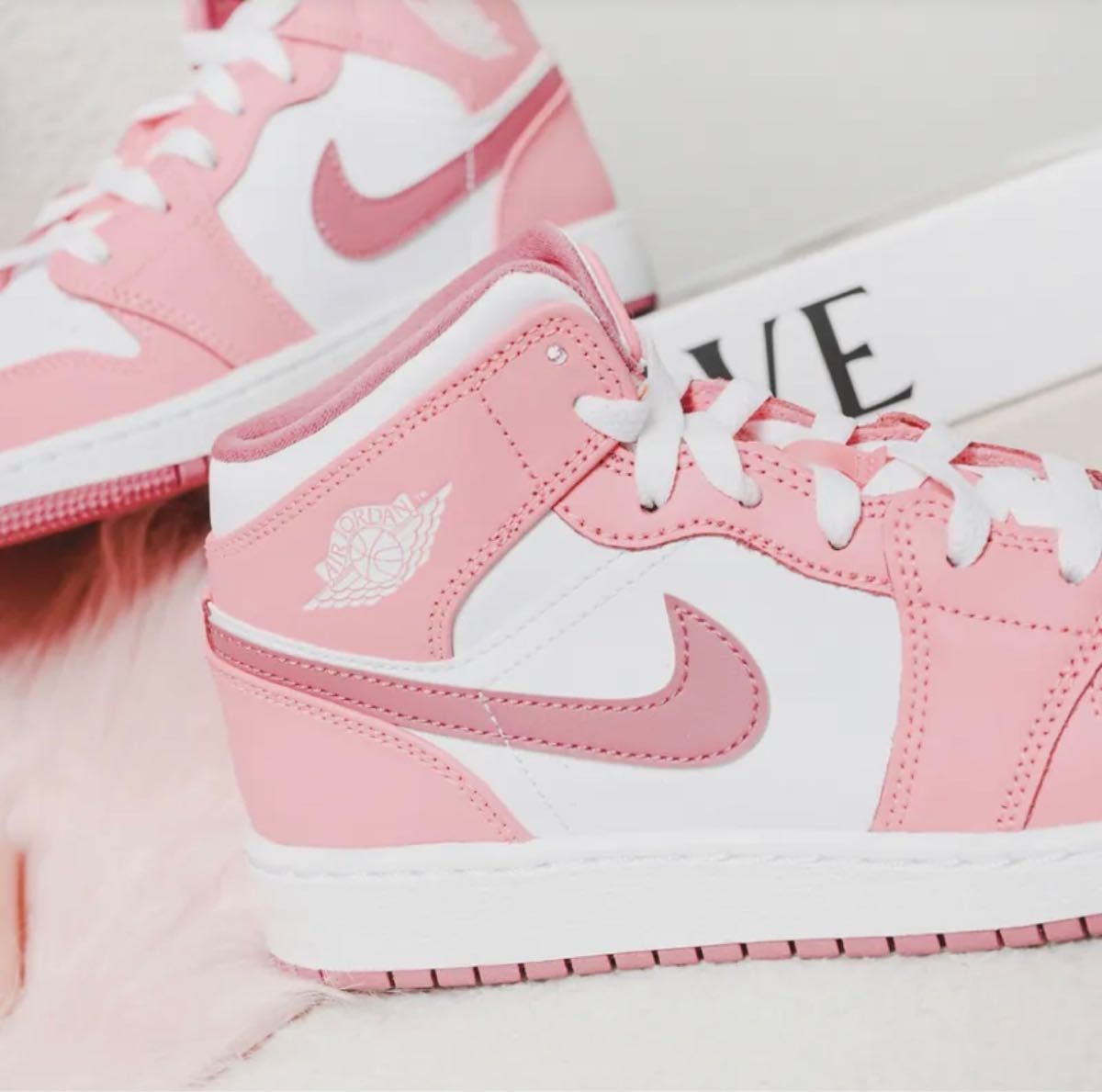 ラスト①点 24cm【新品】NIKE GS AIR JORDAN1 MID ホワイト ラスト①点 24cm【新品】NIKE GS AIR JORDAN1 MID ホワイト