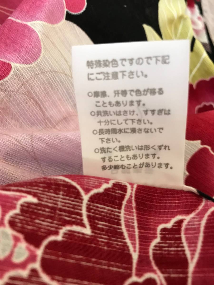 綿 仕立て上り 浴衣 リメイクして洋服にしても◆黒地に赤・ピンク系 芍薬/菊柄◆ 帯なし レディース 花柄 シック 大人っぽい浴衣 京都小泉_画像7