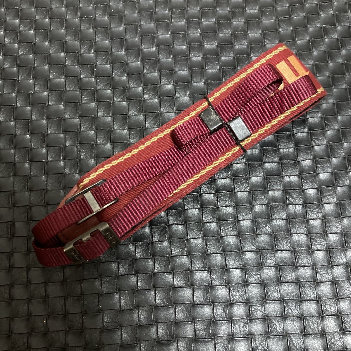 Canon キヤノン プロストラップ CPE 赤色×金色(ゴールド)刺繍 Canon キヤノン プロストラップ CPE 赤色×金色(ゴールド)刺繍
