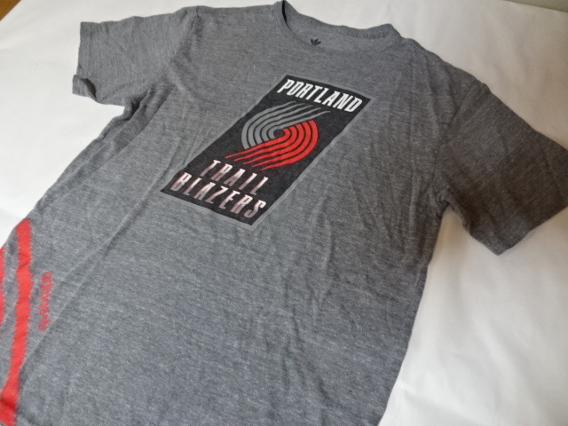 激レア USA購入【adidas】製 NBA バスケ ポートランド トレイルブレイザーズ 【Portland Trail Blazers】ロゴプリントTシャツUS M 中古品_画像5