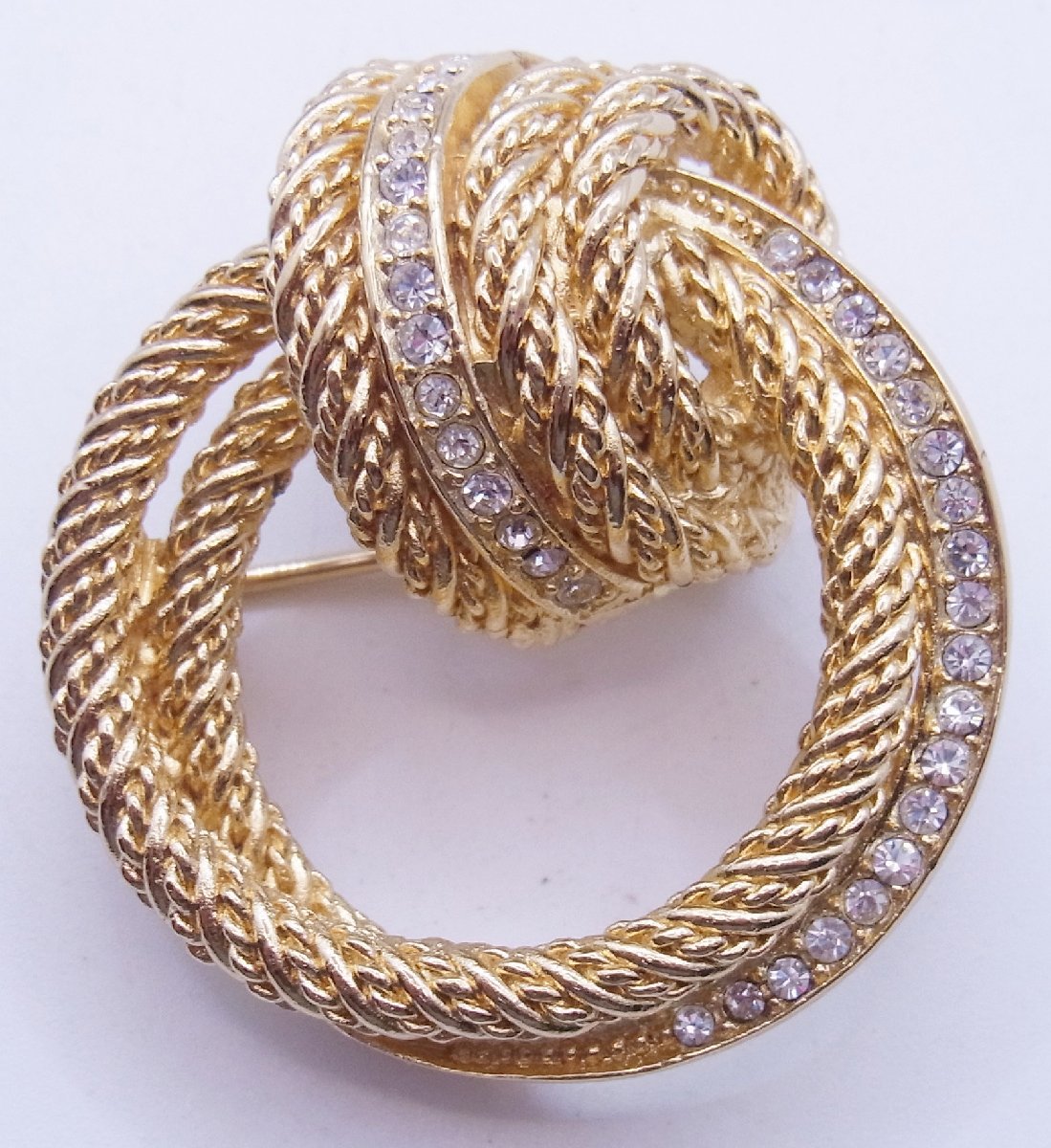 Christian Dior Christian Dior * brooch rhinestone Gold color rope Circle * beautiful goods *K0704882