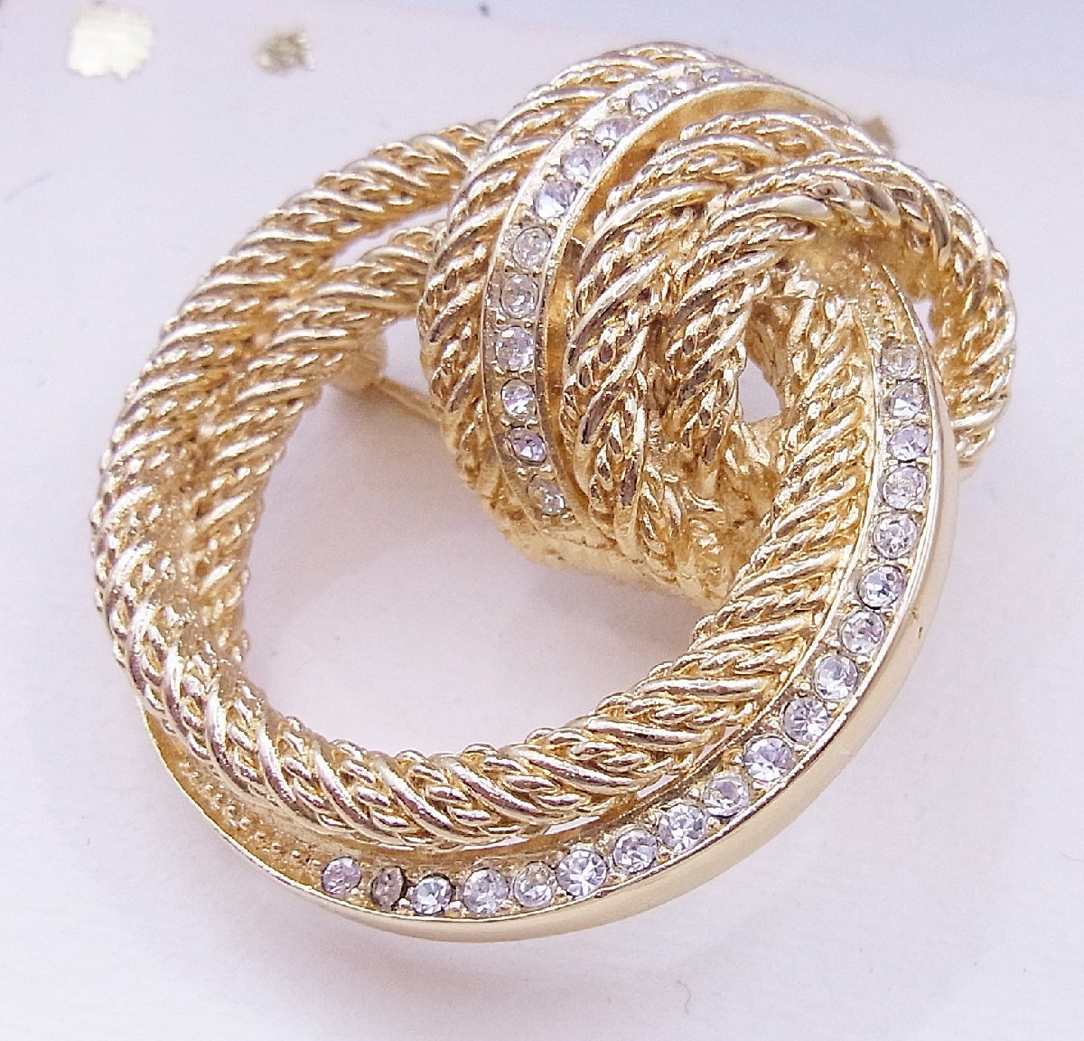 Christian Dior Christian Dior * brooch rhinestone Gold color rope Circle * beautiful goods *K0704882