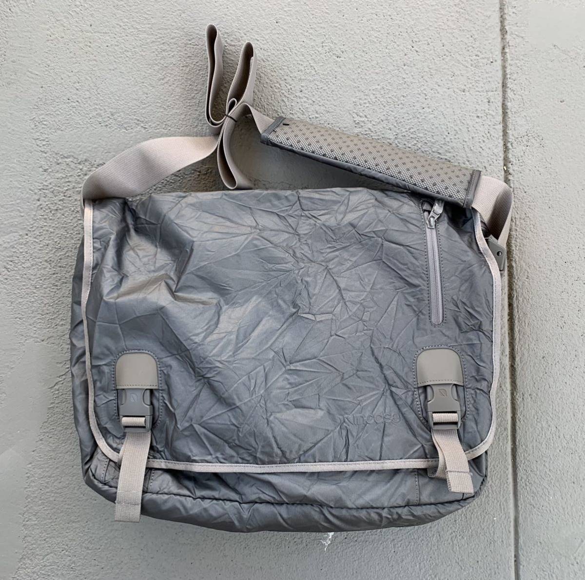 絶妙なデザイン インケース　ショルダーバッグ incase alloy メッセンジャーバッグ bag messenger ショルダーバッグ