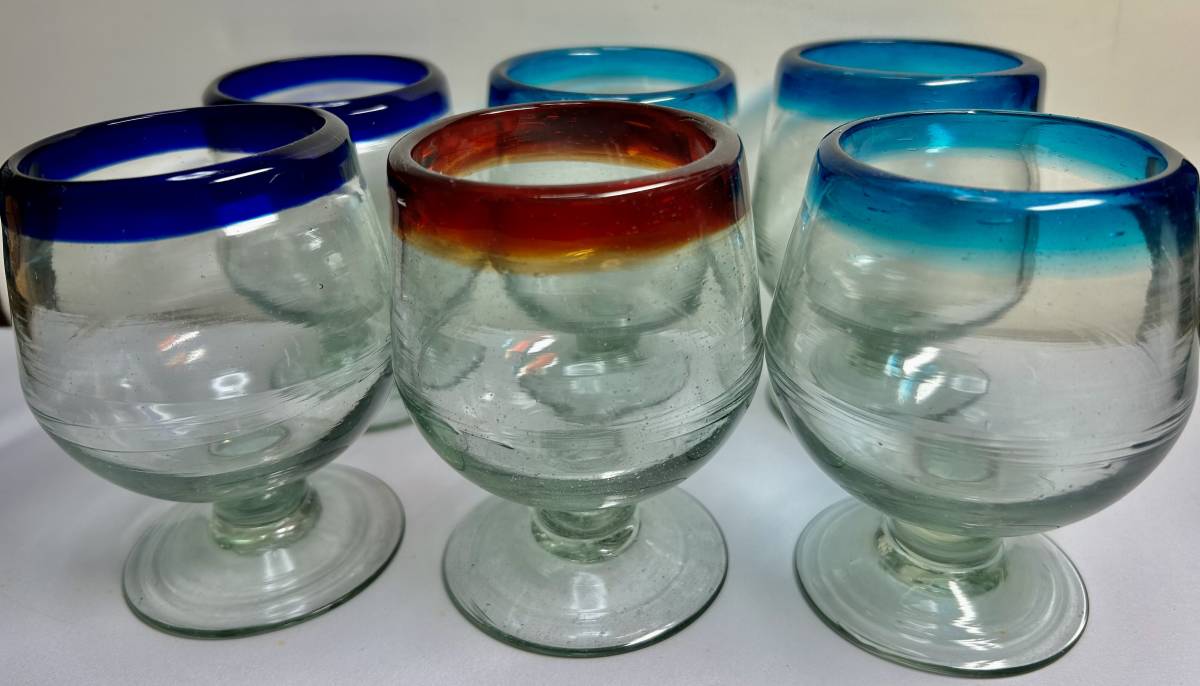 メキシコ産グラスカップ　6グラス(赤・青色)H＝約10.5cm W＝約6.5cmメキシコで、購入。