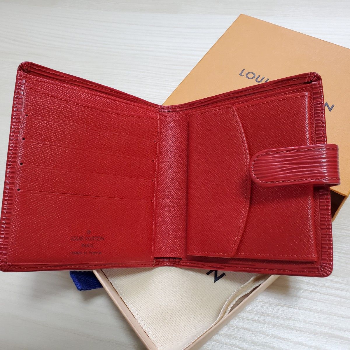 LOUIS VUITTON ルイヴィトン 2つ折り財布 エピ コンパクト レザー