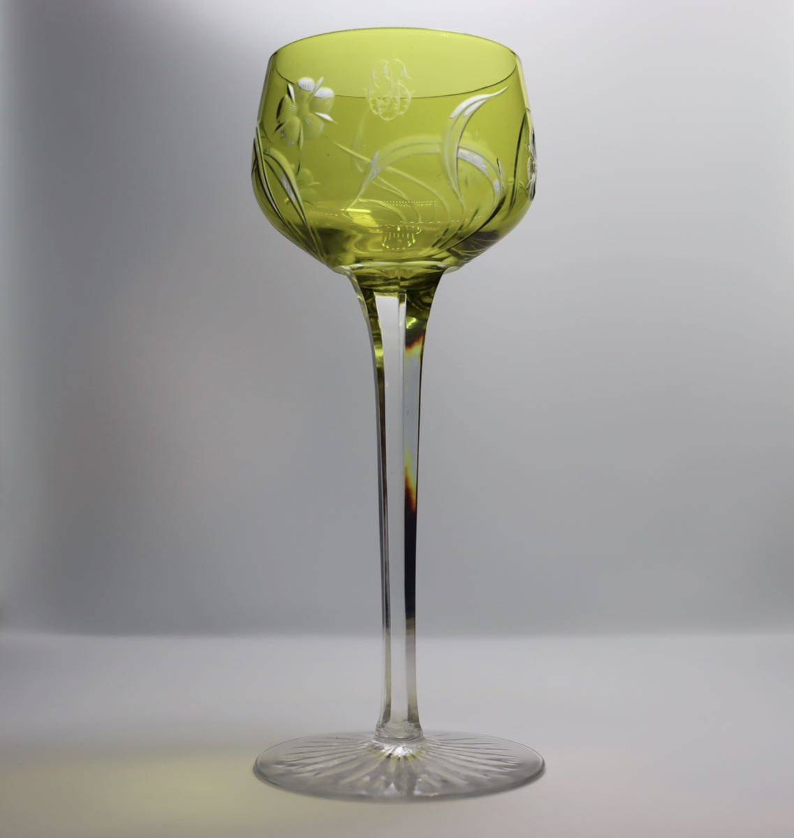 大幅値引アンティーク バカラ Baccarat アール・ヌーヴォー様式　美しいワイングラス　ワインレッド色　赤被せ クリスタルガラス