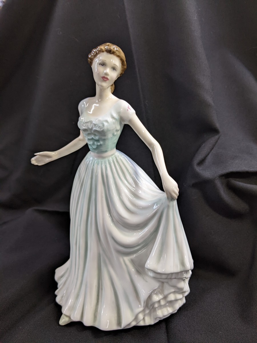 陶器人形 ロイヤルドルトン ROYAL DOULTON CLACCICS スプリング モーニング Spring Morning HN4451 高さ約22cm made in INGLAND y0144