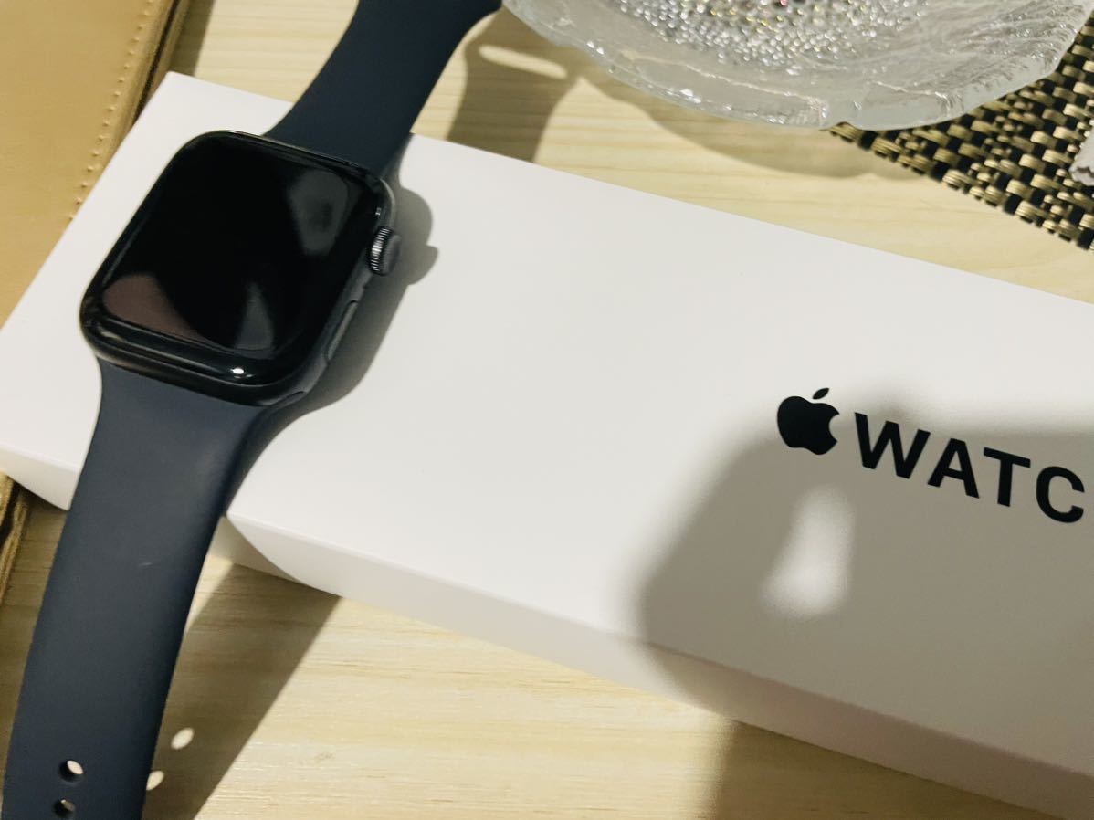 Apple Watch SE MKQ63JA ほぼ未使用-