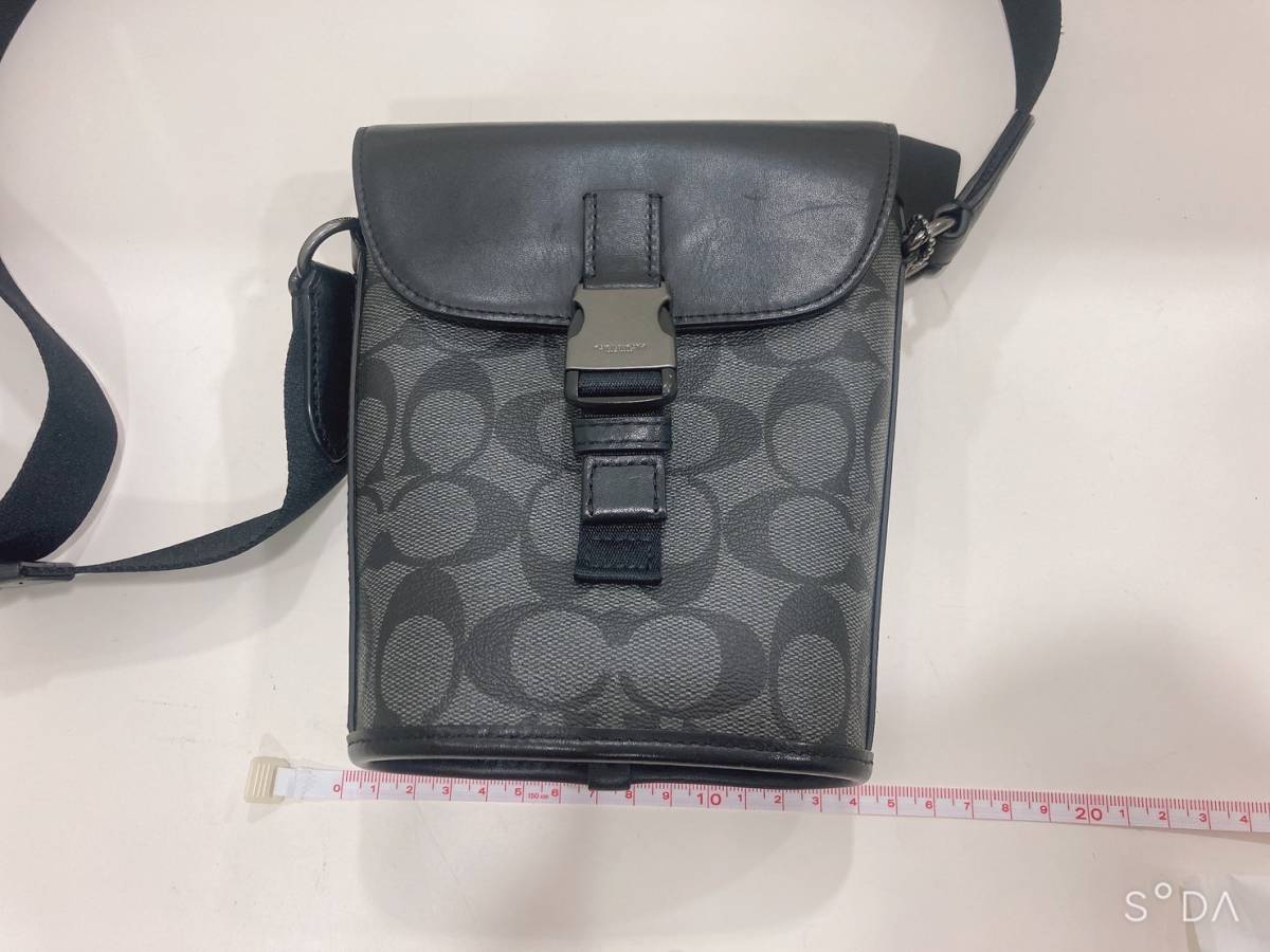 ◆美品　COACH ショルダーバッグ PVC シグネチャー ブラック C3134_画像3