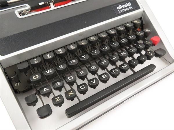 Olivetti(olibeti) typewriter LetteraDL 839902AA1274-000