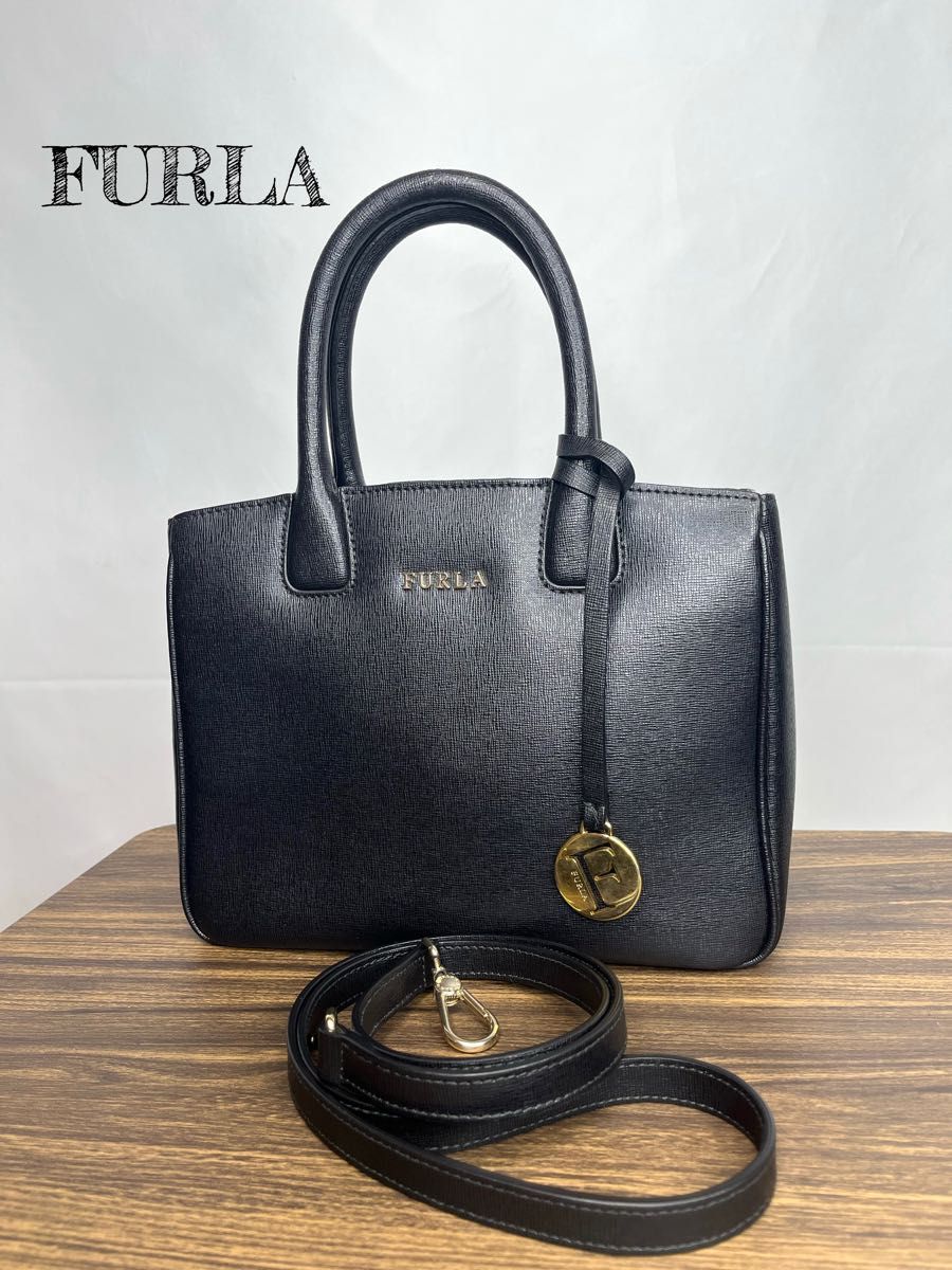 超美品 『FURLA フルラ サフィアーノレザー ショルダーバッグ』 黒