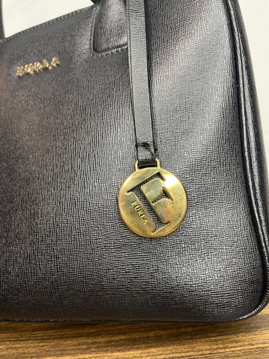 超美品★『FURLA フルラ サフィアーノレザー ショルダーバッグ』 黒 2way ハンドバッグ 斜めがけバッグ