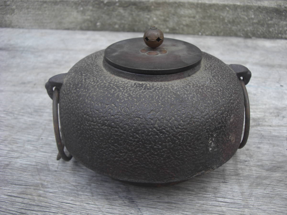 2024年新作入荷 茶道具 茶釜 南部鉄器 昭和レトロ Qn341 湯釜 三つ足 耳付 丸窯 釜