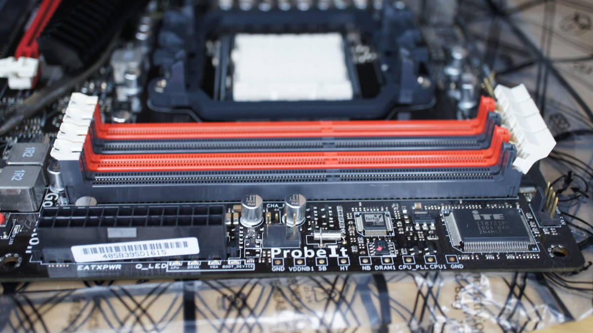 【Socket AM3・ハイエンドマザーボード・FXサポート】ASUS CROSSHAIR Ⅳ FORMULA_画像5