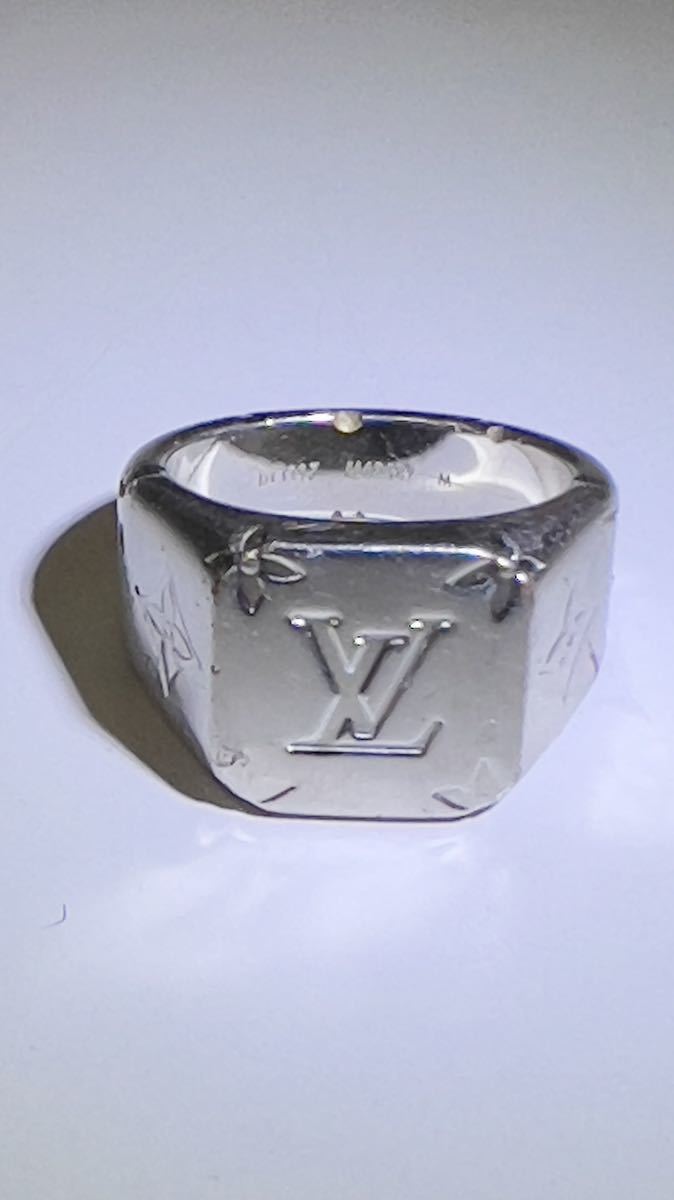【逸品】 ルイヴィトン LOUIS VUITTON シグネット モノグラム リング 指輪 Mサイズ LVロゴ シルバー DI1117 M62487 中古 指輪 【逸品】 ルイヴィトン LOUIS VUITTON シグネット モノグラム リング 指輪 Mサイズ LVロゴ シルバー DI1117 M62487 中古 指輪