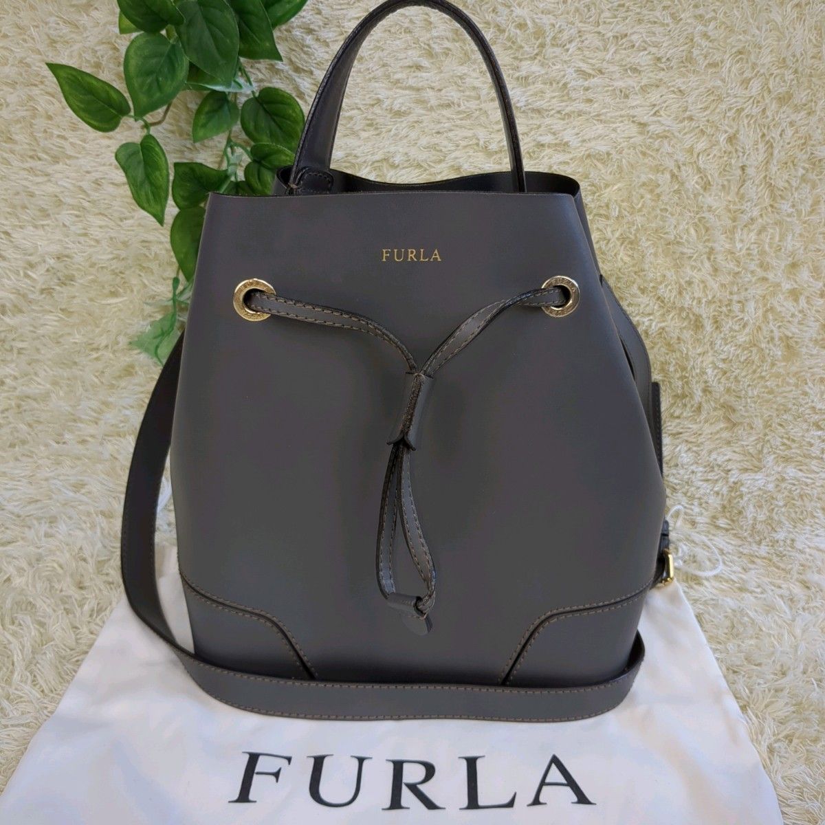 美品　FURLA　ステイシー　2way 巾着バッグ　ショルダーバッグ STACY ショルダーバッグ 2way 巾着 フルラ