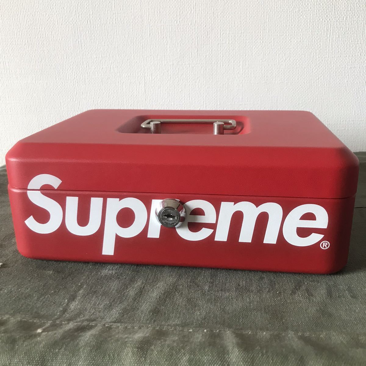 美品 Supreme lock box ツールボックス 金庫_画像1