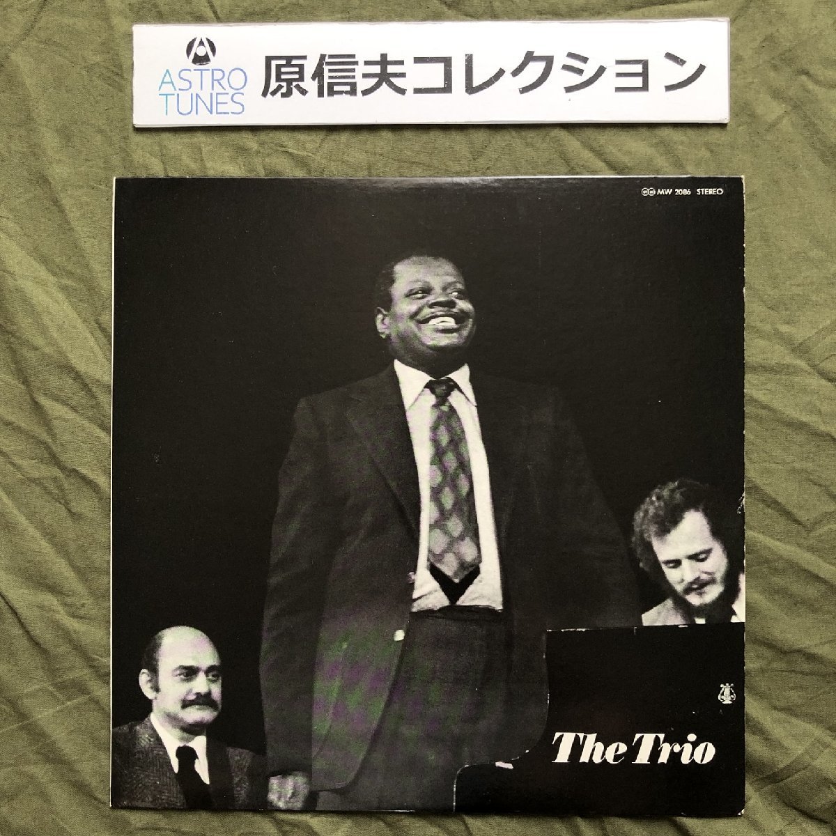 原信夫Collection 傷なし美盤 良ジャケ レア盤 1974年 国内盤 Oscar Peterson LPレコード The Trio: Niels Pedersen, Joe Pass_画像1