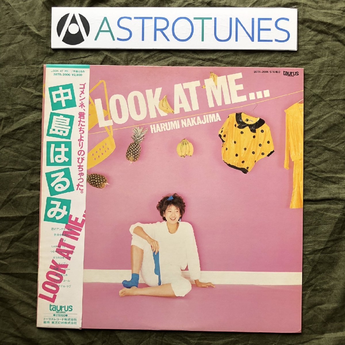 美盤 1982年 オリジナルリリース盤 中島はるみ Harumi Nakajima LPレコード Look At Me… 帯付 アイドル J-Idol Pop 曲：加藤和彦_画像1