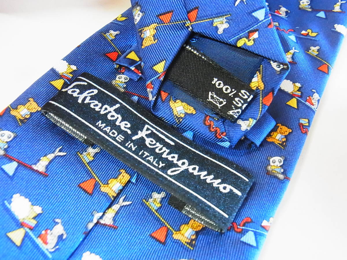 TS не использовался Salvatore Ferragamo Италия производства животное качание шелк галстук синий мелкие вещи 