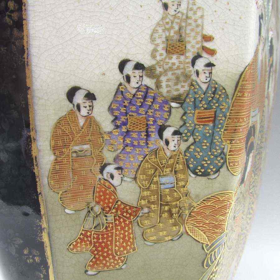 薩摩焼 大日本輝山造銘 瑠璃地金彩人物桜文花瓶