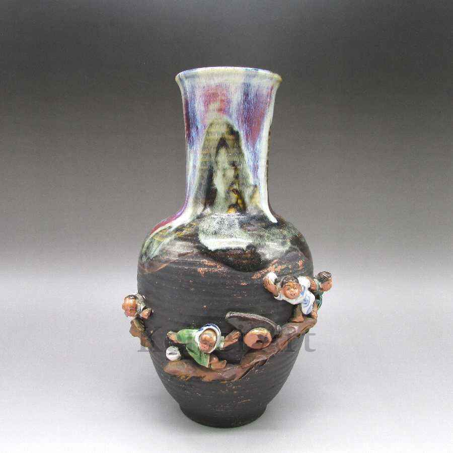 隅田焼 高浮彫人物図花瓶 U5352