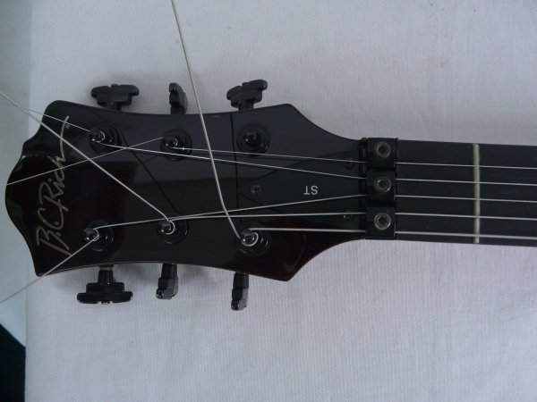 YG11 リッチビッチ変形ギター エレキギター 赤 1本 モッキンバードST