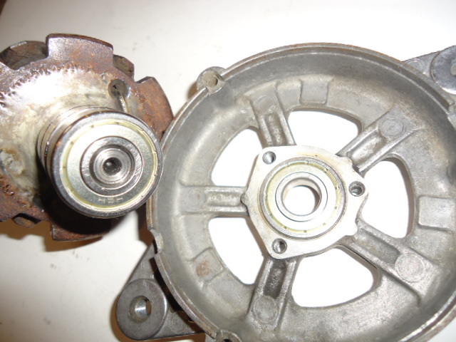 ジムニー SJ10 SJ40 SJ30前期 オルタネーター ダイナモ 中古品 ジムニー SJ10 SJ40 SJ30前期 オルタネーター ダイナモ 中古品