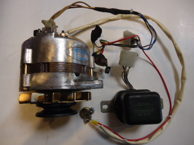 ジムニー SJ10 SJ40 SJ30前期 オルタネーター ダイナモ 中古品 ジムニー SJ10 SJ40 SJ30前期 オルタネーター ダイナモ 中古品