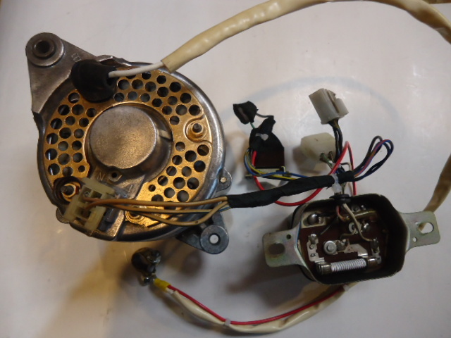 ジムニー SJ10 SJ40 SJ30前期 オルタネーター ダイナモ 中古品 ジムニー SJ10 SJ40 SJ30前期 オルタネーター ダイナモ 中古品