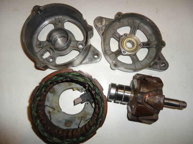 ジムニー SJ10 SJ40 SJ30前期 オルタネーター ダイナモ 中古品 ジムニー SJ10 SJ40 SJ30前期 オルタネーター ダイナモ 中古品