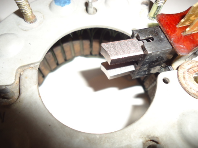 ジムニー SJ10 SJ40 SJ30前期 オルタネーター ダイナモ 中古品 ジムニー SJ10 SJ40 SJ30前期 オルタネーター ダイナモ 中古品