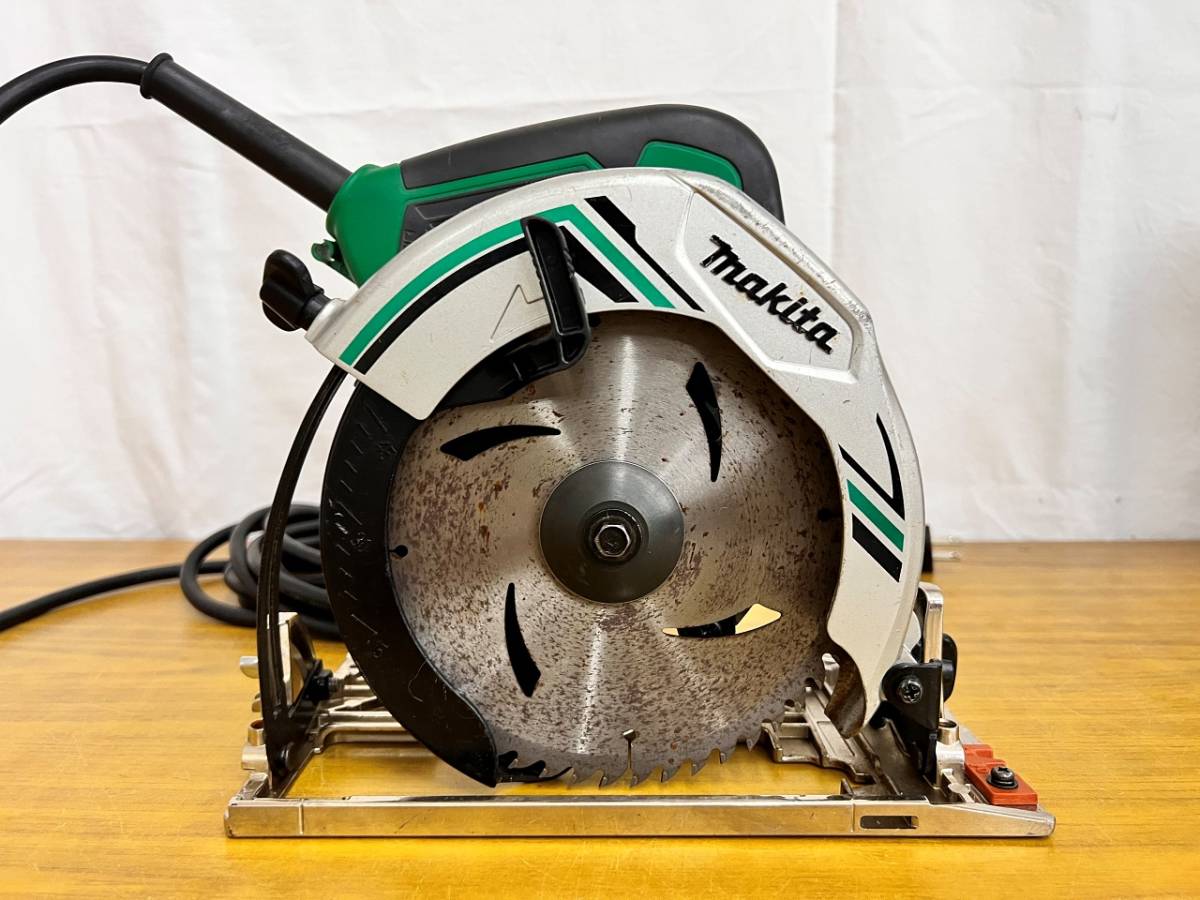 ◯※火花出る ※シャフトロック空回りして刃が外せないためジャンク品 makita マキタ M565 165mm 100V 1050W 44890 作動品 管230726 BGFA_画像5