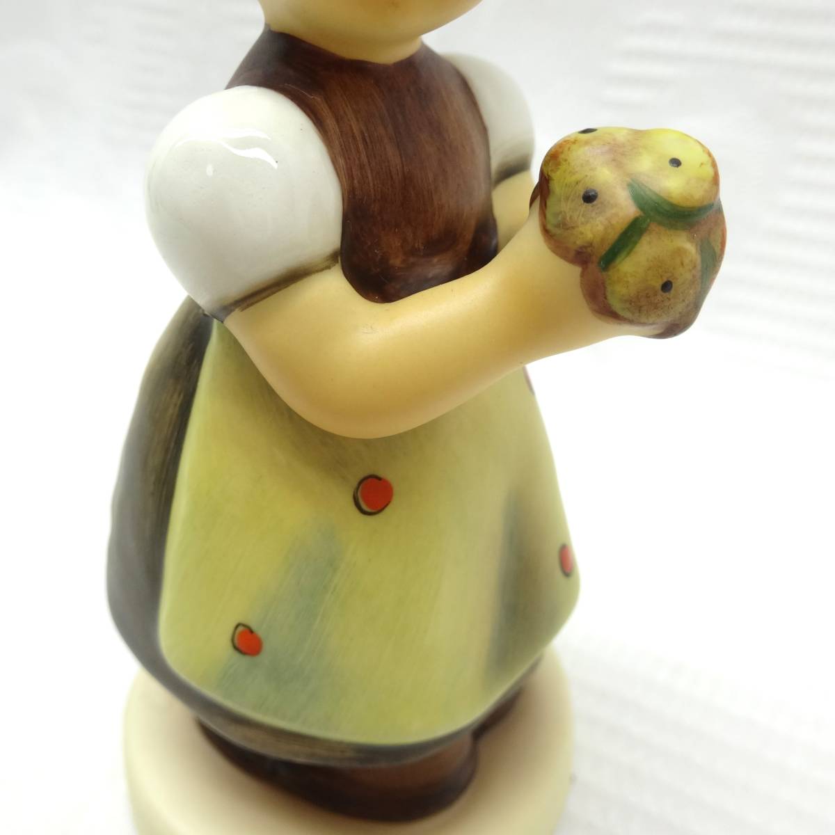 A13 フンメル人形 1984年 ゲーベル 母のために #257 陶器人形 ヴィンテージ_画像4
