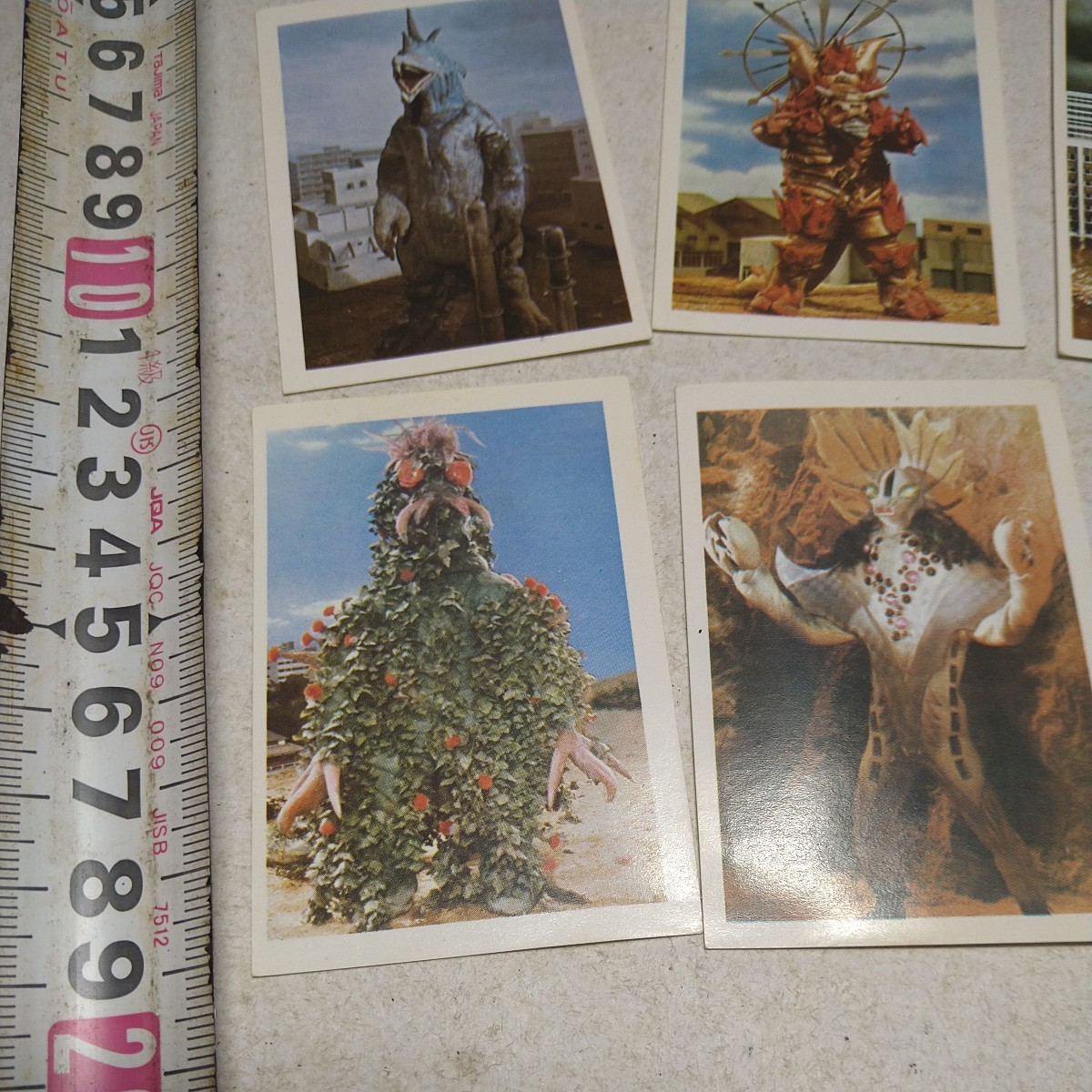 n-553◆ 当時物 昭和レトロ ウルトラマン怪獣カード6枚　雑誌 本 古本 印刷物 ◆ 状態は画像で確認してください。_画像3